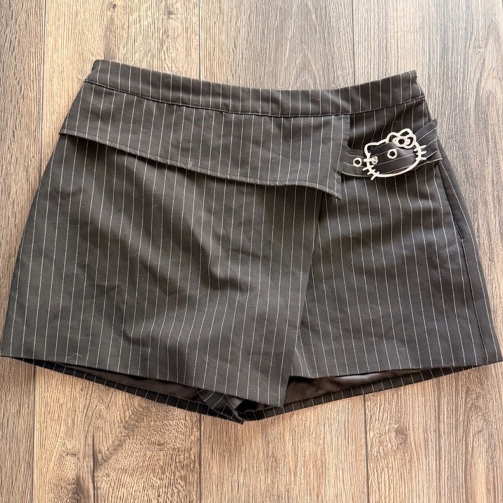 Forever 21 Hello Kitty Pinstripe Wrap Skort Black M Rhinestone Buckle Coquette‎